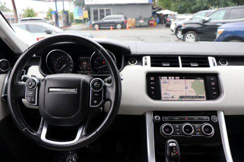 Used 2015 Land Rover Range Rover Sport HSE image 17