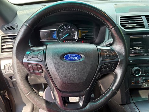 Used 2016 Ford Explorer XLT w/ Equipment Group 202A image 15