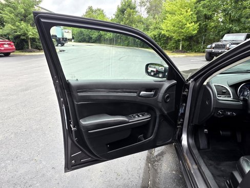 Used 2016 Chrysler 300 Limited image 12