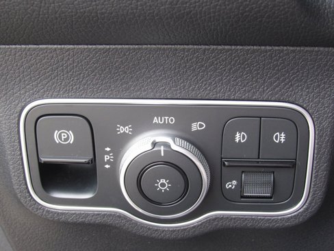New 2025 Mercedes-Benz GLB 250 4MATIC image 34