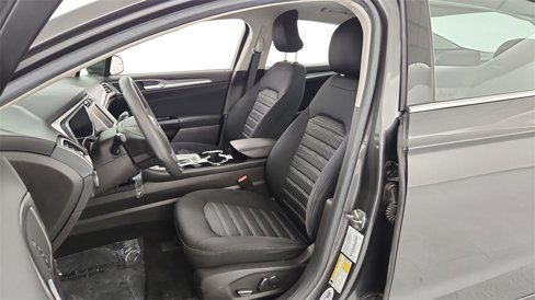 Used 2016 Ford Fusion SE image 10