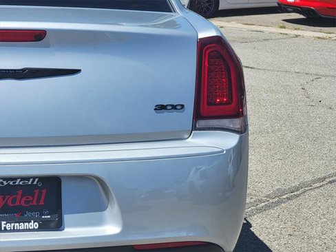 Certified 2022 Chrysler 300 Touring w/ Sport Appearance Package image 8