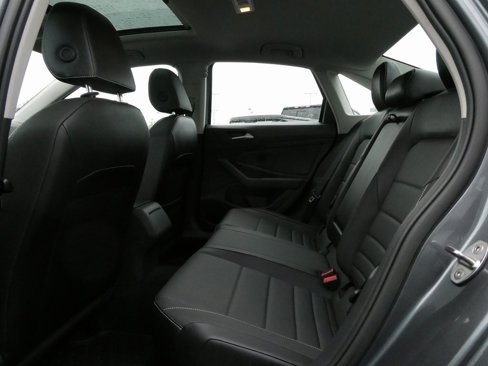 Used 2022 Volkswagen Jetta SE image 36