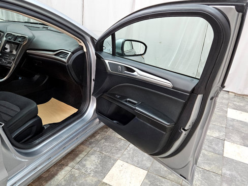Used 2020 Ford Fusion SE image 10