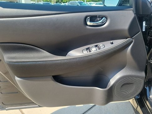 Certified 2023 Nissan Leaf S image 22