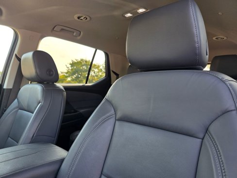 Used 2018 Chevrolet Traverse LT image 13