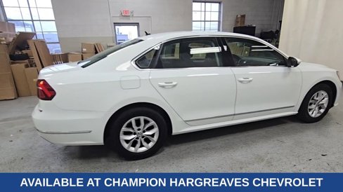 Used 2017 Volkswagen Passat 1.8T S image 12