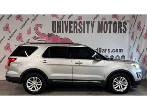 Used 2017 Ford Explorer XLT w/ Equipment Group 202A image 8