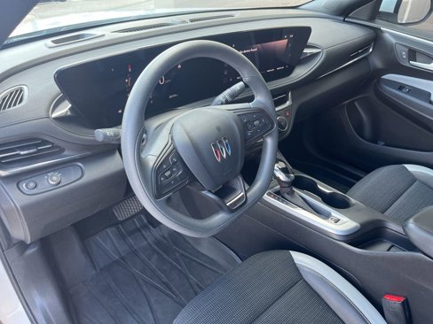 Used 2024 Buick Envista Preferred image 32