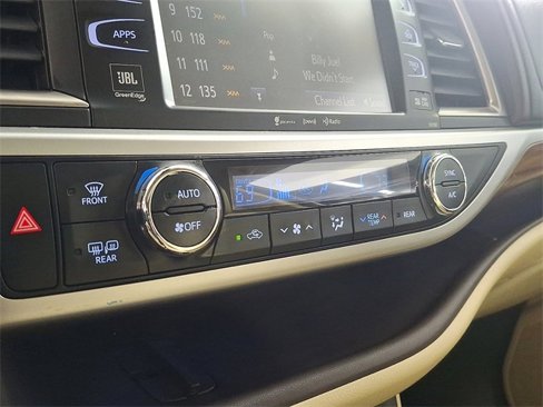 Used 2017 Toyota Highlander Limited image 21