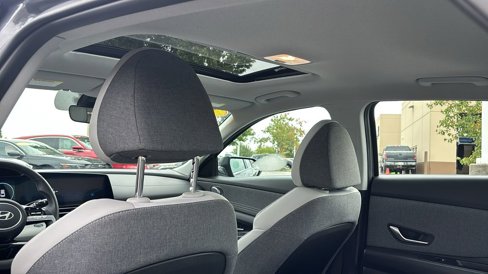Used 2024 Hyundai Elantra Limited image 30
