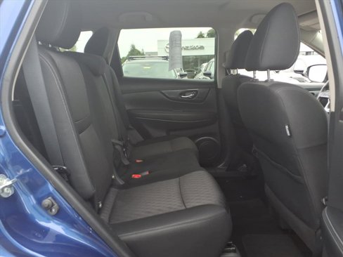 Used 2018 Nissan Rogue SV image 16