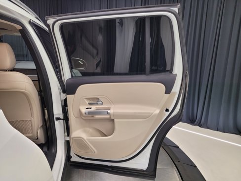 Used 2020 Mercedes-Benz GLB 250 w/ Premium Package image 38