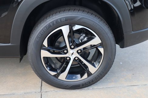 New 2025 Chevrolet Trax RS w/ Sunroof Package image 17
