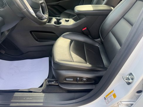 Used 2022 GMC Terrain SLT w/ Infotainment Package II image 14