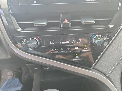 Used 2023 Toyota Camry SE image 19