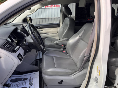 Used 2010 Volkswagen Routan SE image 14