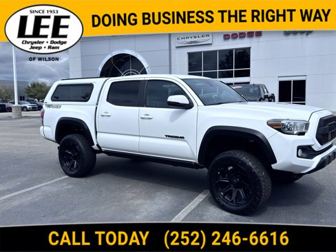 Used 2020 Toyota Tacoma TRD Off-Road image 1
