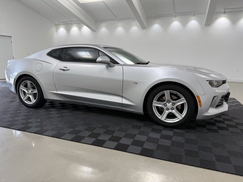 Used 2018 Chevrolet Camaro LT image 1