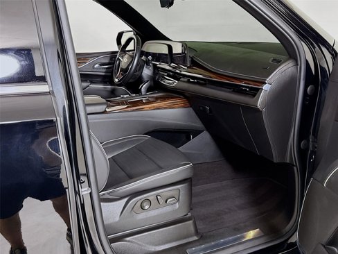 Used 2022 Cadillac Escalade ESV Premium Luxury image 31