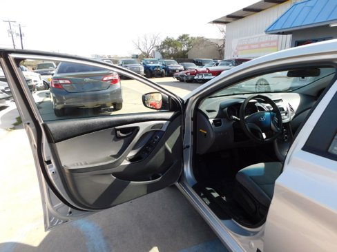 Used 2016 Hyundai Elantra SE image 15