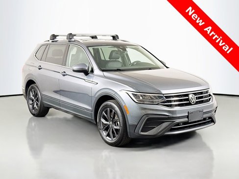 Used 2022 Volkswagen Tiguan SE image 1