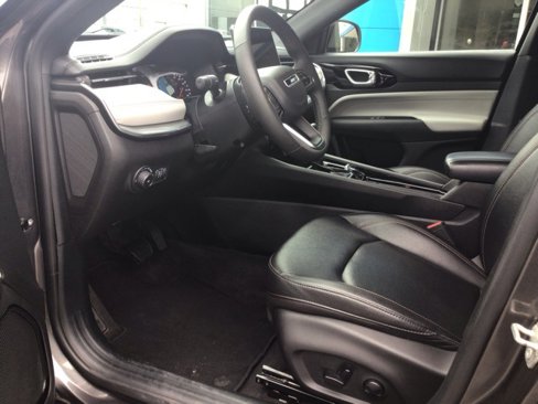 Used 2024 Jeep Compass Limited image 12