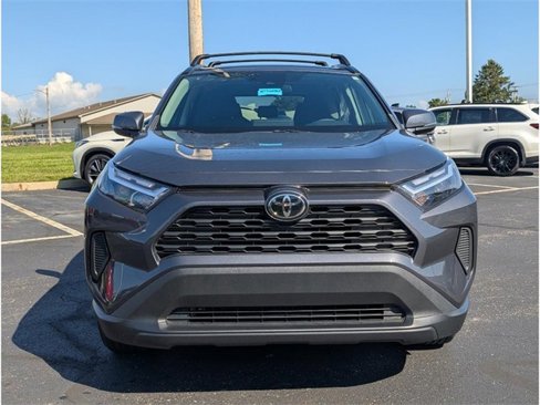 Used 2022 Toyota RAV4 XLE w/ Convenience Package image 2