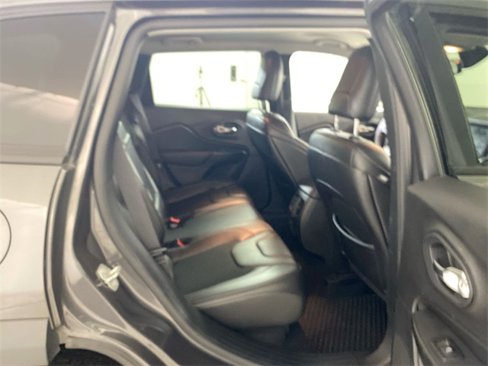 Used 2019 Jeep Cherokee Trailhawk w/ Cold Weather Group image 31