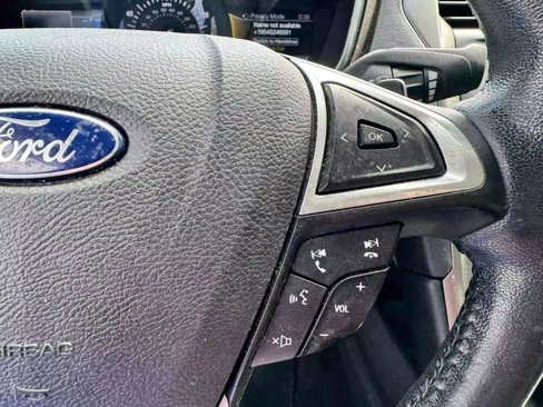 Used 2017 Ford Fusion SE w/ Fusion SE Technology Package image 19