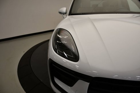 Used 2025 Porsche Macan image 14