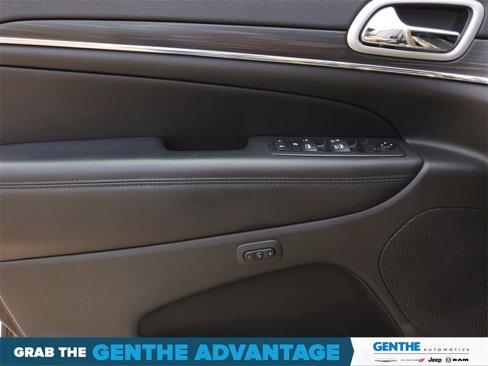 Used 2019 Jeep Grand Cherokee Limited w/ Luxury Group II image 12