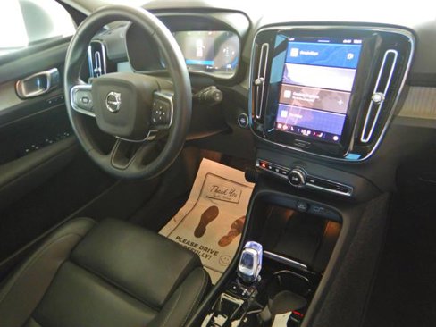 Used 2025 Volvo XC40 B5 Plus image 5