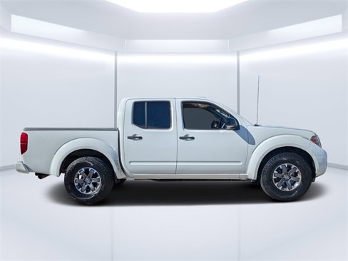 Used 2014 Nissan Frontier Desert Runner image 2