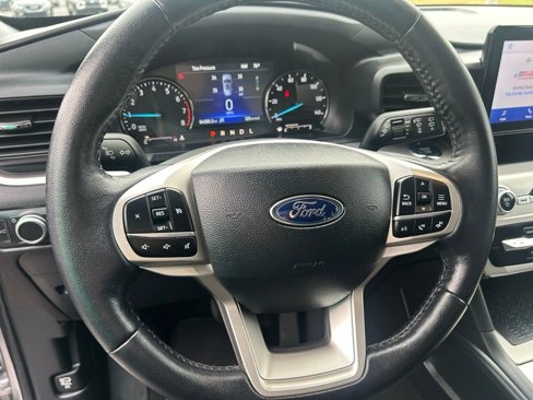 Used 2022 Ford Explorer XLT image 24