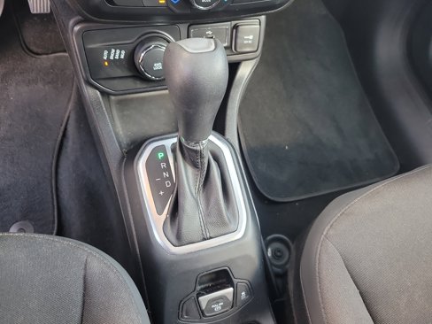 Used 2019 Jeep Renegade Altitude w/ Quick Order Package 2XM image 25