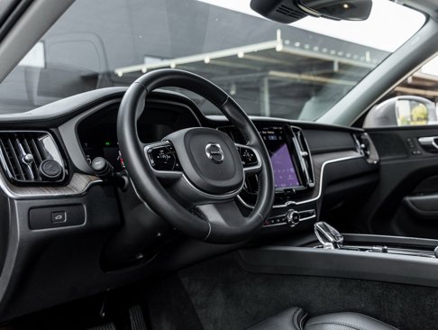 Used 2023 Volvo XC60 B5 Ultimate w/ Climate Package image 22