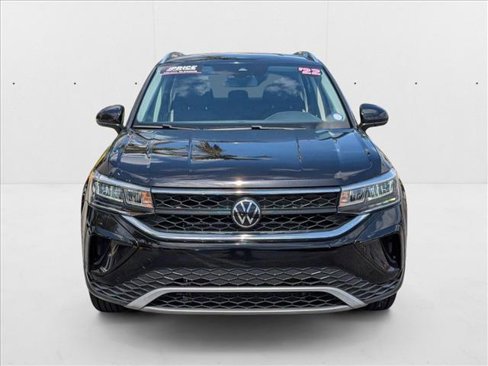 Used 2022 Volkswagen Taos SE w/ Driver Assistance Package image 2