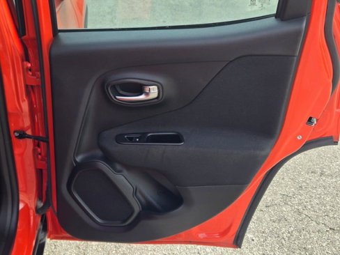 Used 2019 Jeep Renegade Sport image 7