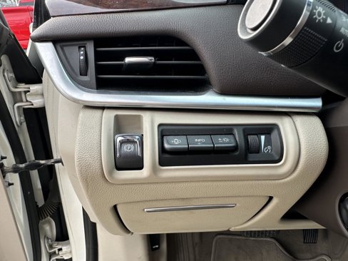 Used 2013 Cadillac XTS Premium image 23
