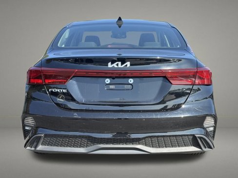 Used 2023 Kia Forte LXS image 4