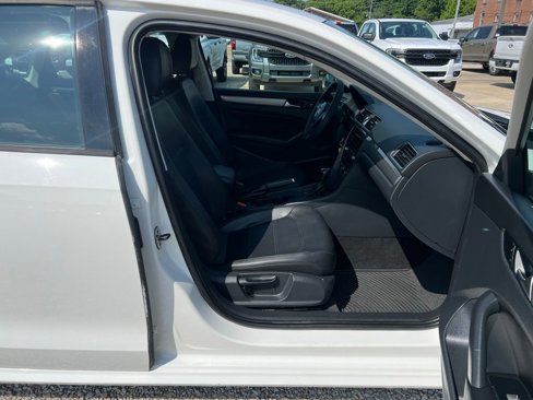 Used 2013 Volkswagen Passat Wolfsburg Edition image 22