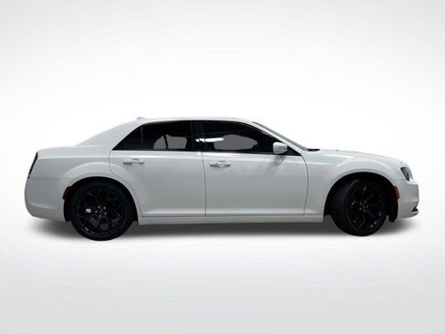 Used 2019 Chrysler 300 S image 2