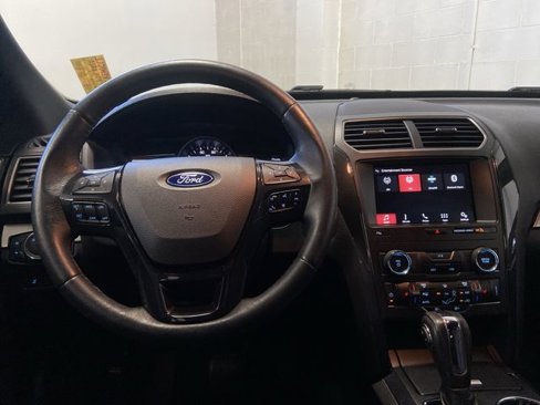 Used 2018 Ford Explorer XLT w/ Equipment Group 202A image 5