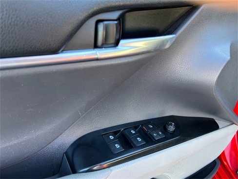 Certified 2019 Toyota Camry SE w/ Convenience Package image 11