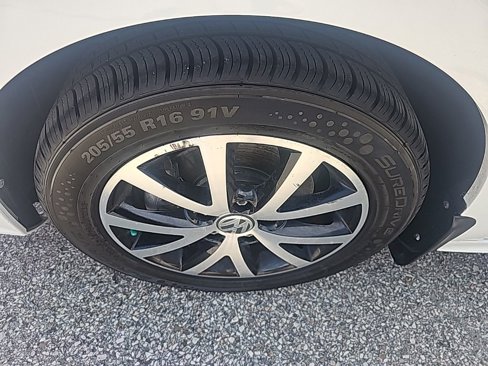 Used 2017 Volkswagen Jetta SE image 36