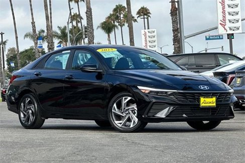 Certified 2025 Hyundai Elantra Sport image 2