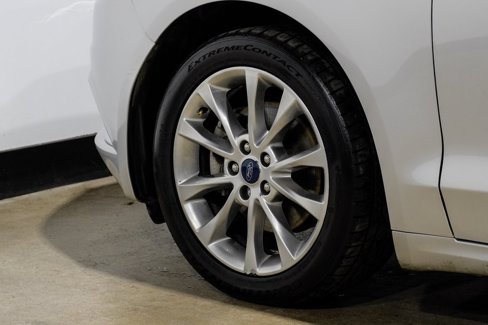 Used 2017 Ford Fusion SE w/ Fusion SE Technology Package image 43