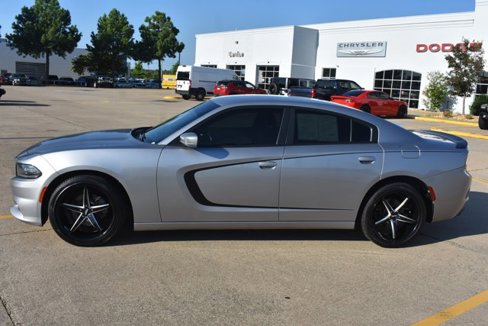 Used 2017 Dodge Charger SE w/ Popular Equipment Group image 9