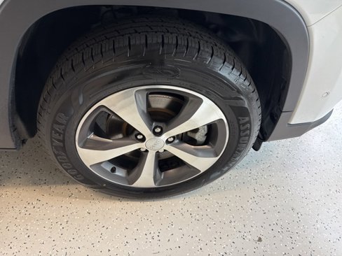 Used 2021 Jeep Cherokee Limited w/ Elite Package image 11